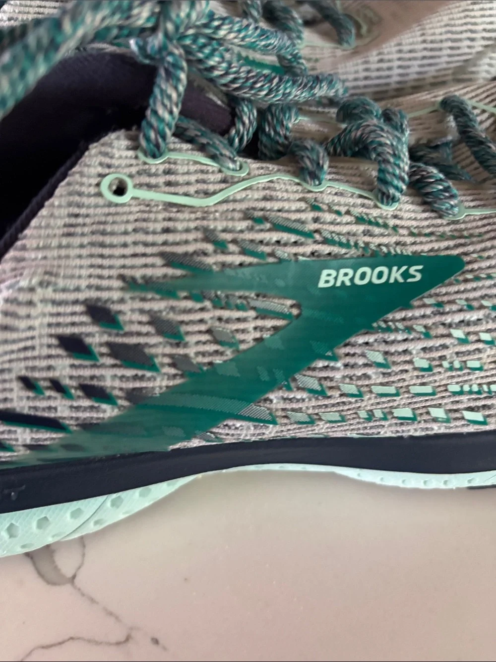 Brooks Ghost 13 Women’s Running Shoes, Sz 9.5 VERY GOOD CONDITION